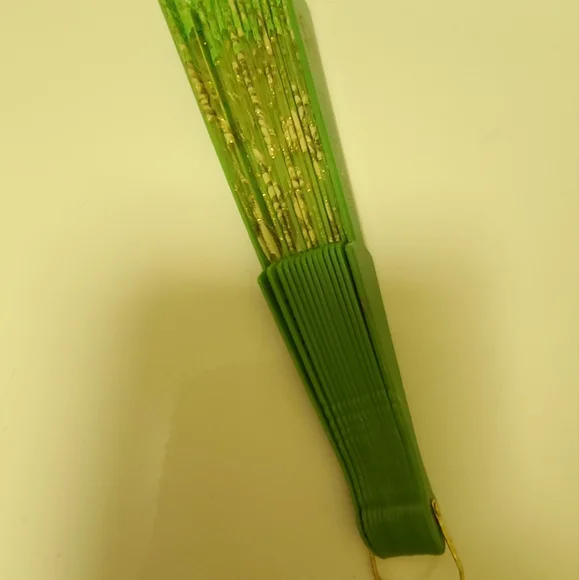 Nice green fan - Picture 3 of 3